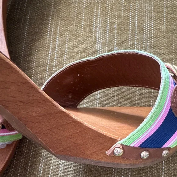 Juicy Couture Wooden Heel Mules with Gold Chain - Picture 12 of 12